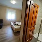 فندق مبيت وإفطار Tavi Panzio 3*