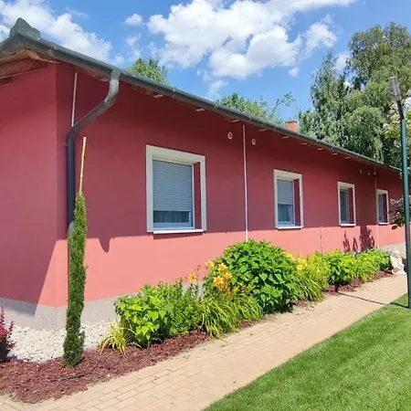 Bed & Breakfast Tavi Panzio