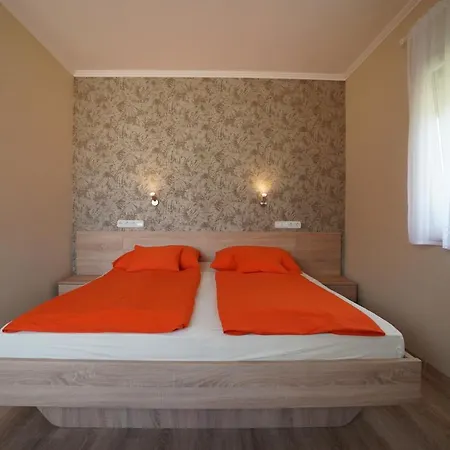 Bed & Breakfast Tavi Panzio