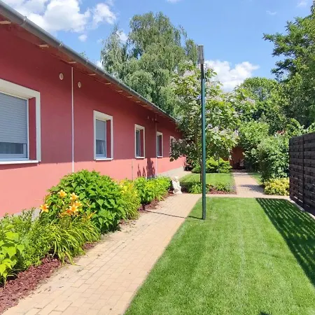 Tavi Panzio Bed & Breakfast Dunapataj