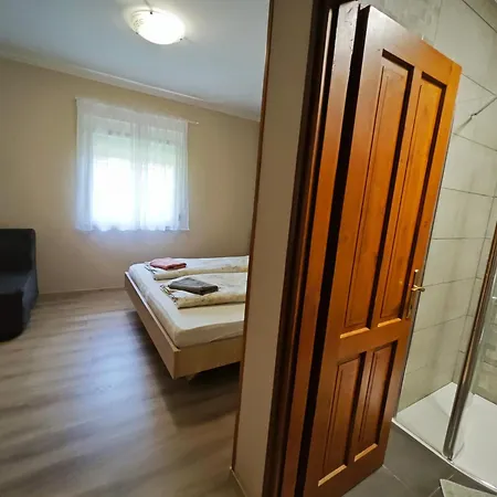 Alojamento de Acomodação e Pequeno-almoço Tavi Panzió 3*